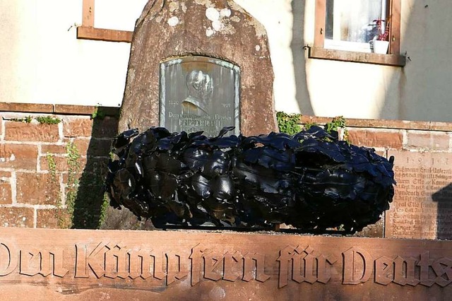 Steinens Kriegerdenkmal ist wegen sein...ine erluternde Tafel fehlt bis heute.  | Foto: Martina David-Wenk
