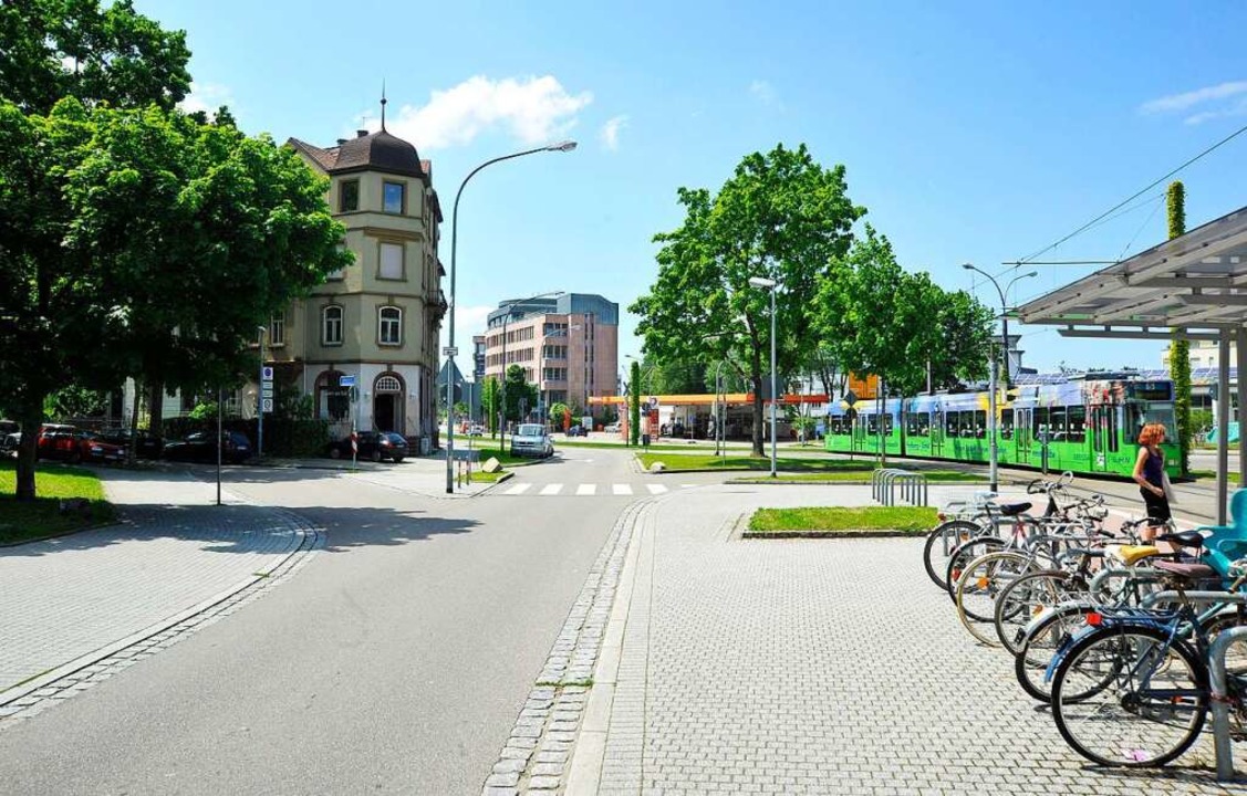 Die einst beschauliche Strae ist zu e...ehrsflche &#8222;aufgeweitet&#8220;.   | Foto: Michael Bamberger