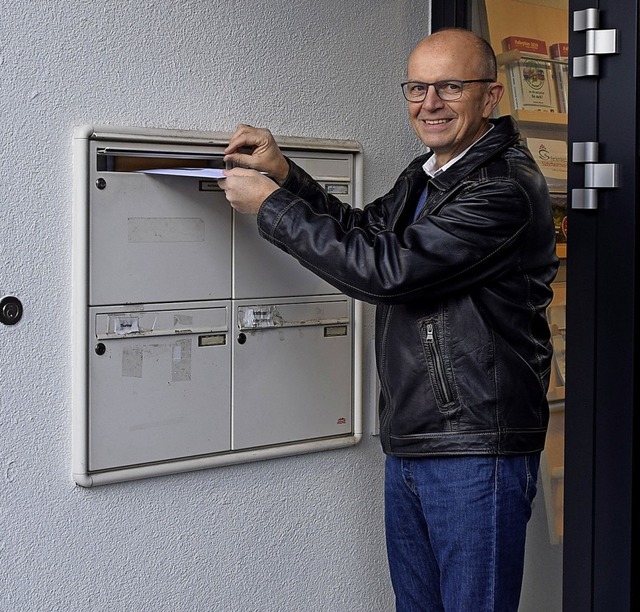 Amtsinhaber Dietmar Zpernick ist der ... Samstag warf er seine Unterlagen ein.  | Foto: Bernadette Andr