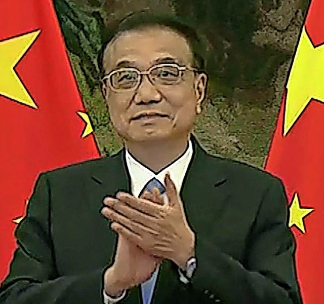 Chinas Premier Li Keqiang beklatscht das Abkommen.  | Foto: HANDOUT (AFP)