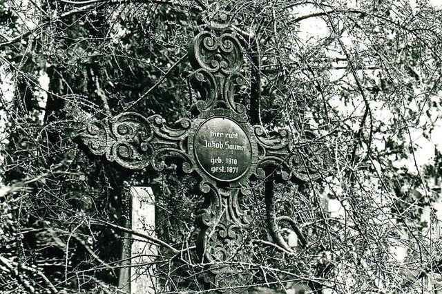 Die Holzkreuze auf dem Alten Friedhof sind Zeichen der Verg�nglichkeit