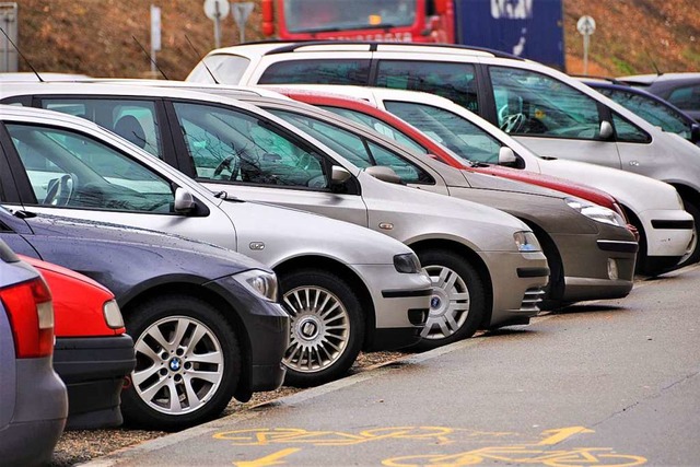 Einschrnkungen fr den Autoverkehr fu...n Parkregeln unter immer mehr Verkehr.  | Foto: Daniel Gramespacher