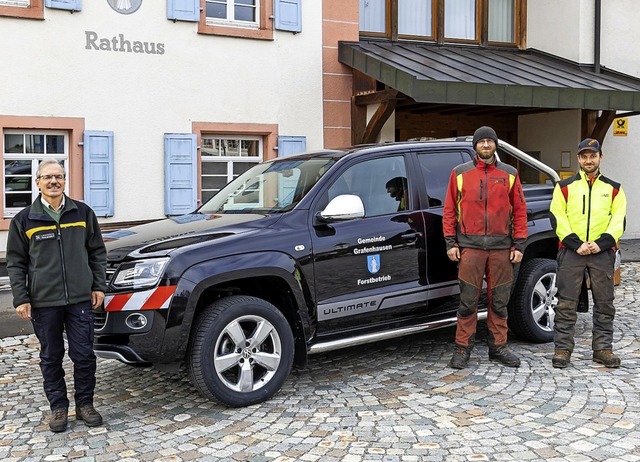 Neues Fahrzeug fr den Forst (von link... Phillipp Keller und Andreas Eichkorn.  | Foto: Wilfried Dieckmann