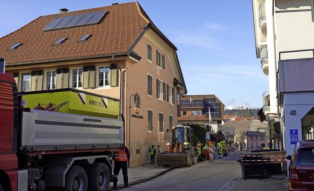 In der Grwihler Hauptstrae werden di...t oder unter den Gehwegen eingebracht.  | Foto: Hans-Jrgen Sackmann