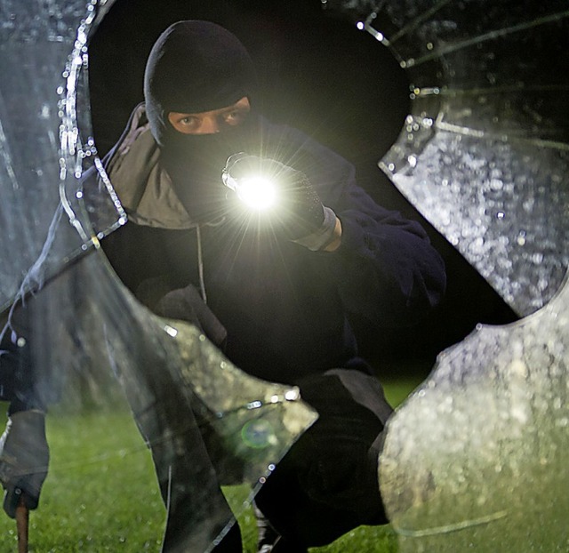 Die Zahl der Wohnungseinbrche lsst nach.  | Foto: Daniel Maurer (dpa)