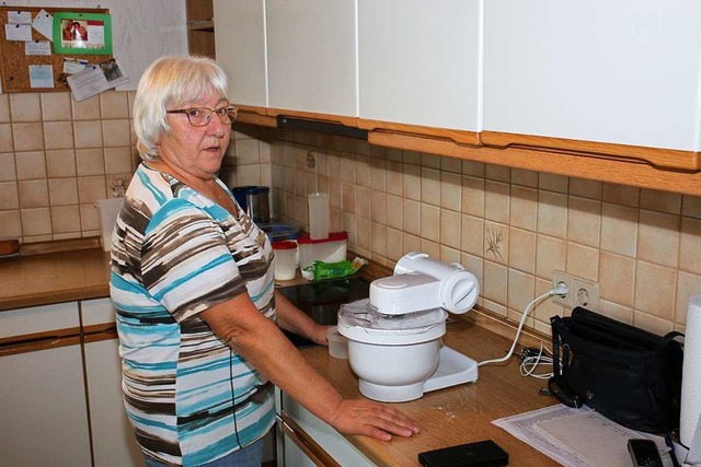 Monika Hofmeier versorgt auch ohne Wei...t  die Liebhaber von Weihnachtsbrtli.  | Foto: Gert Brichta