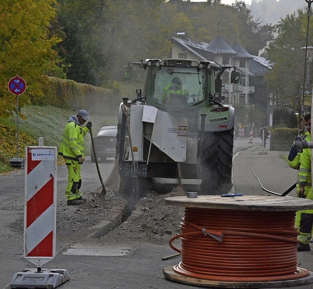 In der Bernau-Menzenschwander-Strae (... derzeit am stdtischen Glasfasernetz.  | Foto: Sebastian Barthmes