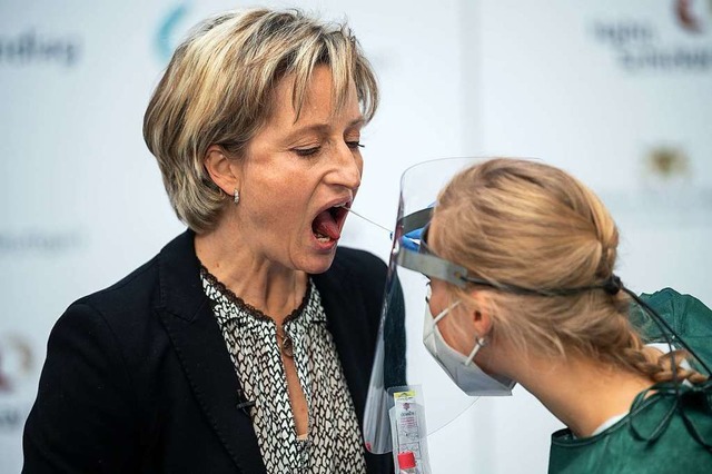 Wirtschaftsministerin Nicole Hoffmeist...m Montag als Testperson zur Verfgung.  | Foto: Sebastian Gollnow (dpa)