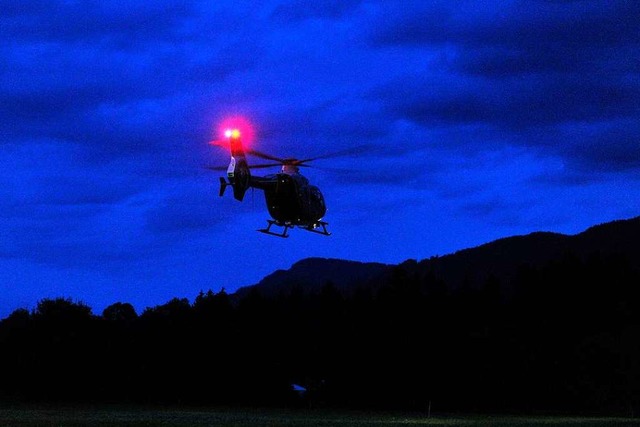 Der Helikopter half bei der nchtlichen Suche nach einer vermissten Person.  | Foto: Stefan Puchner