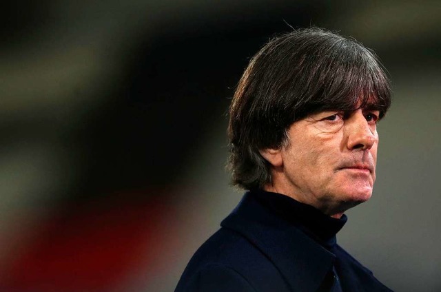 Bundestrainer Joachim Lw wirkte nach ...:6 gegen Spanien fast schon apathisch.  | Foto: RONNY HARTMANN (AFP)