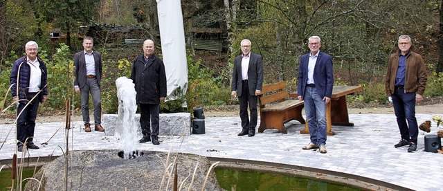 Bisherigen und neue Mitglieder des Sti...rger und Thomas Schneider (von links)   | Foto: Verein