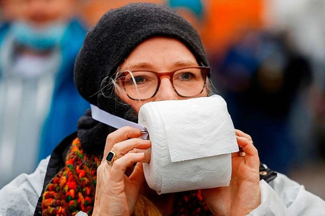 Auflagen kaltlchelnd zu missachten is...cht von Demonstrantinnen (Symbolfoto).  | Foto: ODD ANDERSEN (AFP)