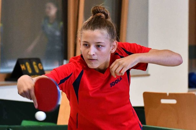 Antje Bhm vom TTC Suggental spielt mit etwas mehr Spin als ihre Schwester.  | Foto: Achim Keller