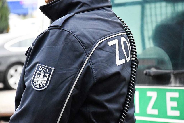 Die Zollbeamten bergaben den gesuchten Mann an die Polizei (Symbolfoto).  | Foto: Kathrin Ganter