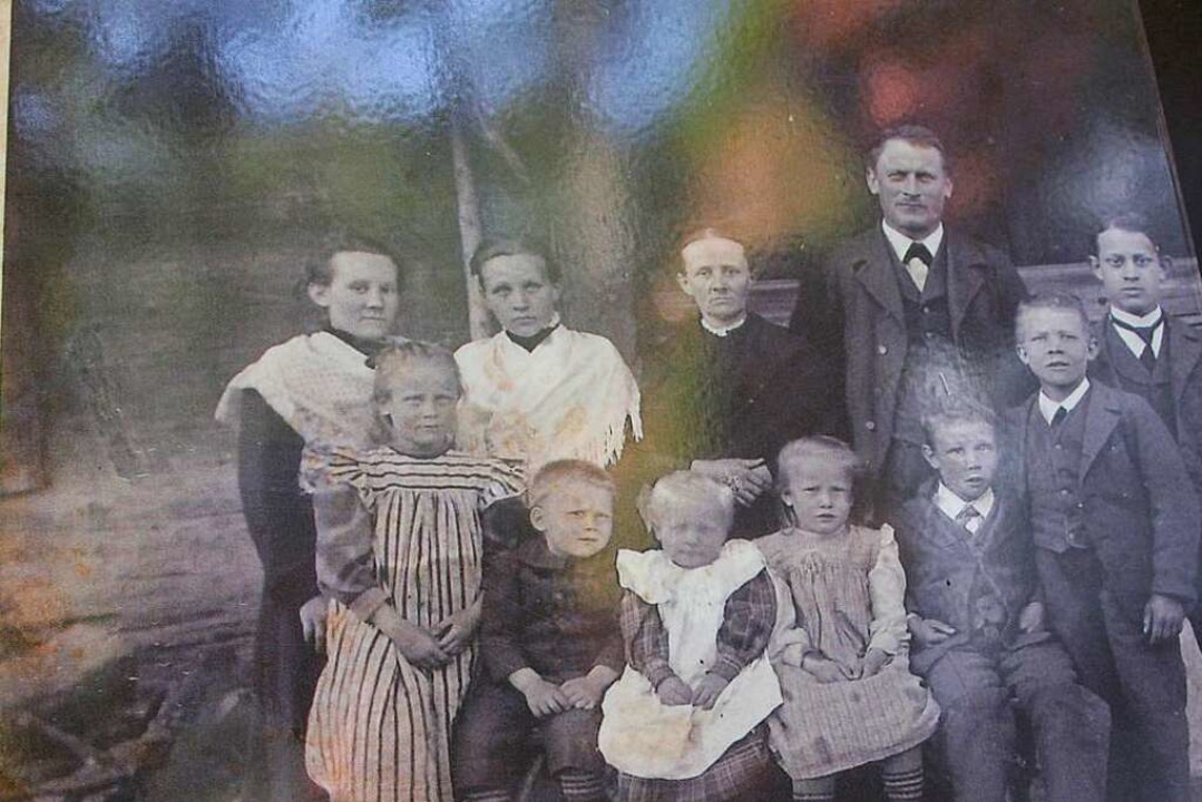 Ein altes Foto zeigt die Familie, die zuletzt die Stegmhle betrieb.  | Foto: Marlies Jung-Knoblich 