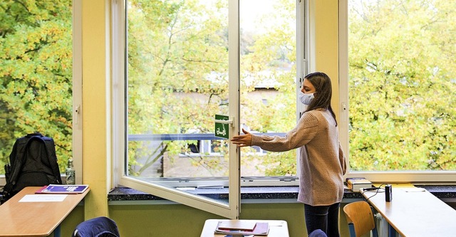 Lften, wie hier in einer Schule in Ha...haffung von Luftfiltern ausgesprochen.  | Foto: Daniel Bockwoldt (dpa)