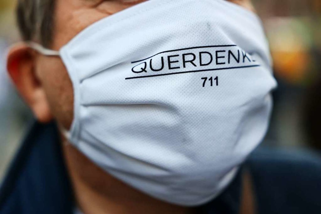 Symbolbild: Querdenker mit Maske  | Foto: YANN SCHREIBER (AFP)