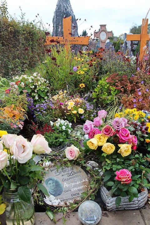 Blumen an Pascals Grab  | Foto: Michael Saurer