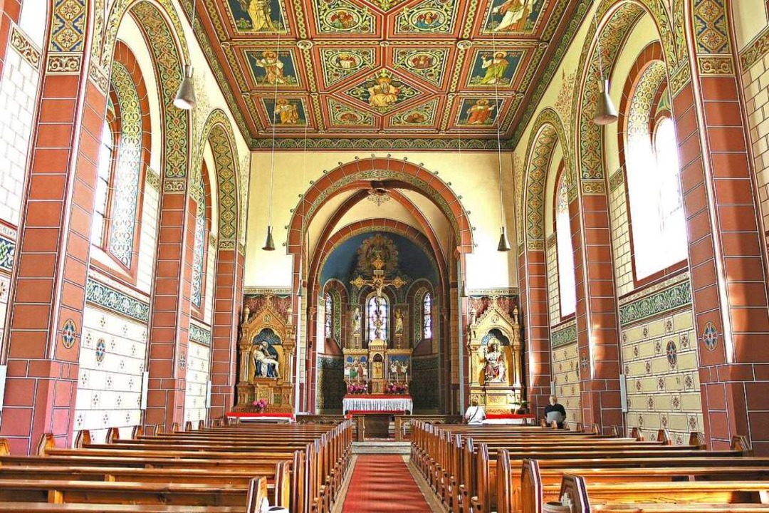 Prächtig: Das Innere des Kirchenraums wird von der Kreuzthematik bestimmt.  | Foto: Karla Scherer