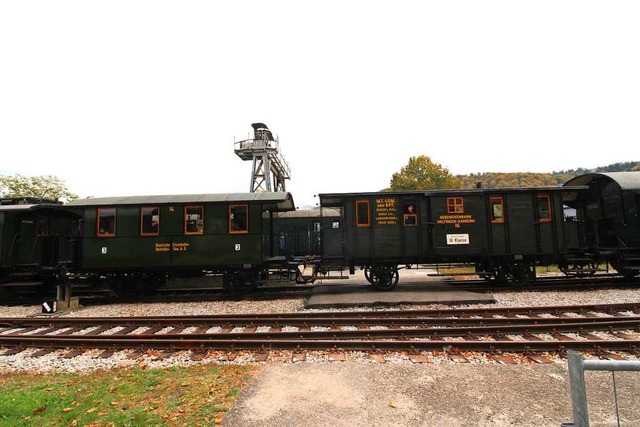 Die neuen Wagen 14 und 15 bei der Ausf...s dem Kanderner Bahnhof in diesem Jahr  | Foto: Reinhard Cremer