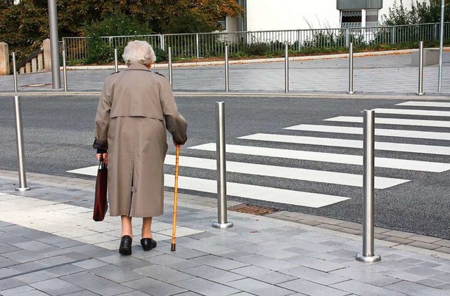 Viele Senioren  sehen tagelang keinen anderen Menschen mehr.  | Foto: oooRENAooo  (stock.adobe.com)
