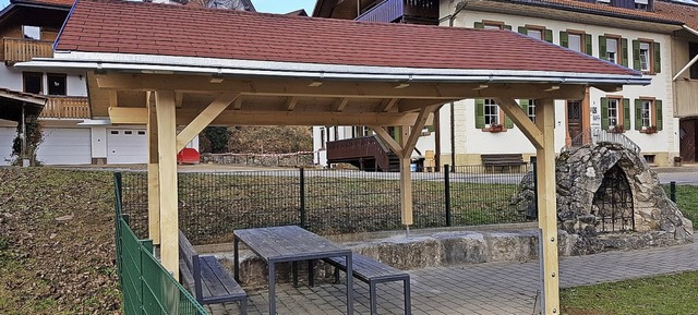 <BZ-FotoAnlauf>Spielplatz Riedichen:</...ne neue berdachung fr die Sitzgruppe  | Foto: privat