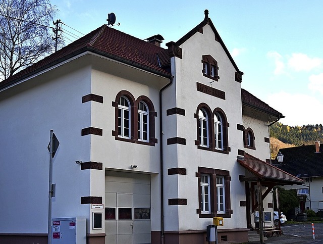 Das Obertler Rathaus mit der Feuerwehrgarage   | Foto: Horst Dauenhauer