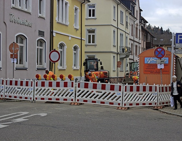 Die Moltkestrae ist gesperrt wegen Le...rlegung bis voraussichtlich 12. Mrz.   | Foto: Bernd Fackler