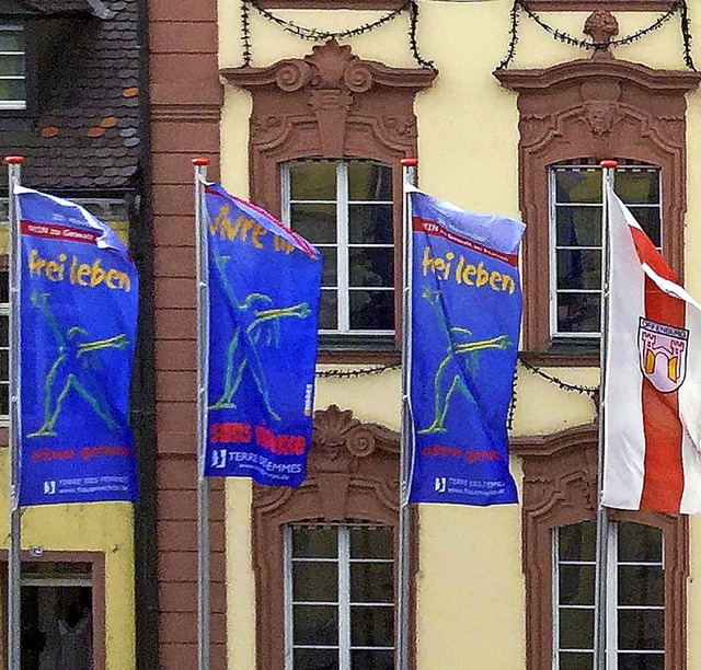 Mit wehenden Fahnen wird  in Offenburg...it Stadt und Frauennetzwerk dabei ist.  | Foto: Stadt Offenburg
