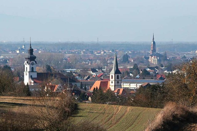 Drei Kirchtrme in Friesenheim von Obe...ieben im Gemeindeentwicklungskonzept.   | Foto: Christoph Breithaupt