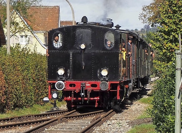 Noch dampft nur die Museumsbahn durch Kandertal.   | Foto: Herbert Frey