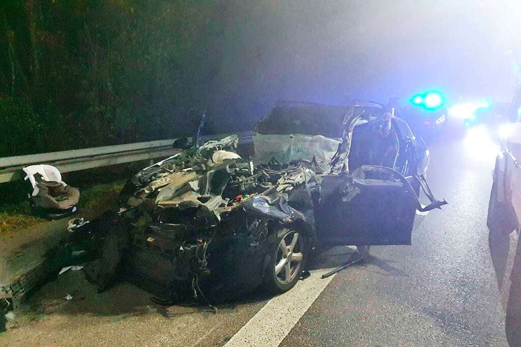 Truck dragging the car with it – spectacular accident drive ends on the A5 at Riegel – Southwest