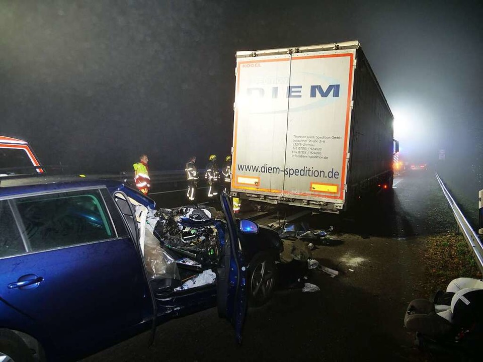 Die beiden Insassen des Schweizer Pkw wurden bei dem Unfall verletzt.  | Foto: kamera24.tv