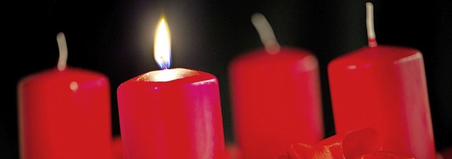 Brger sollen am 24. Dezember Kerzen vor ihren Tren anznden.  | Foto: Martin Gerten