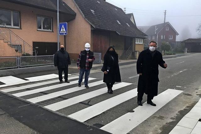 Neuer Zebrastreifen an der Bottinger Strae