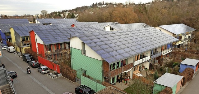 Die Huser der Freiburger Solarsiedlun...otenziale individuellen Klimaschutzes.  | Foto: Rita Eggstein