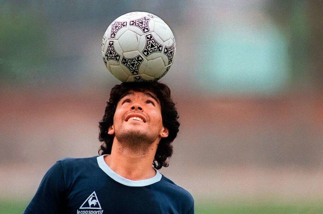 Der Ball gehorchte ihm, das Leben nicht: Diego Maradona  | Foto: JORGE DURAN (AFP)