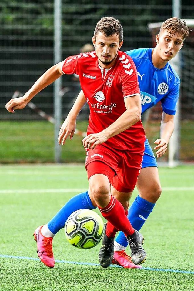 Elftbester Torjger der Oberliga: FVLB-Angreifer Daniel Briegel (vorne)  | Foto: Gerd Grndl