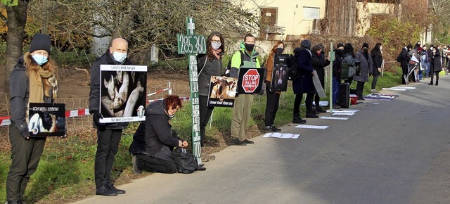 Tierschutz-Aktivisten veranstalteten v...Teilnehmer waren zur Aktion gekommen.   | Foto:  
