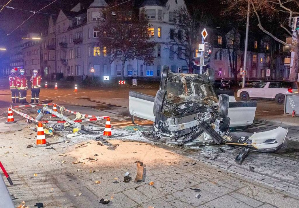 Stunden vor dem Ende seiner Flucht bei... SUV mitten in Karlsruhe berschlagen.  | Foto: Aaron Klewer (dpa)