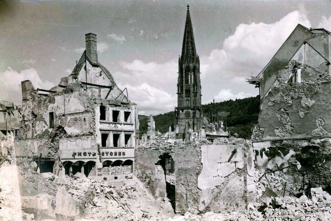 Das ausgebombte Geschft von Photo Stober  | Foto: Manfred Gallo