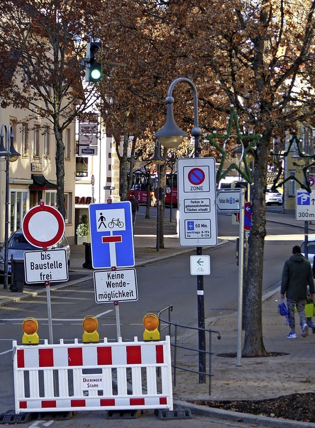 Verkehrsberuhigung auf der Hauptstrae...ie Baustelle Hochkreuzung/Ringstrae.   | Foto: Peter Stellmach