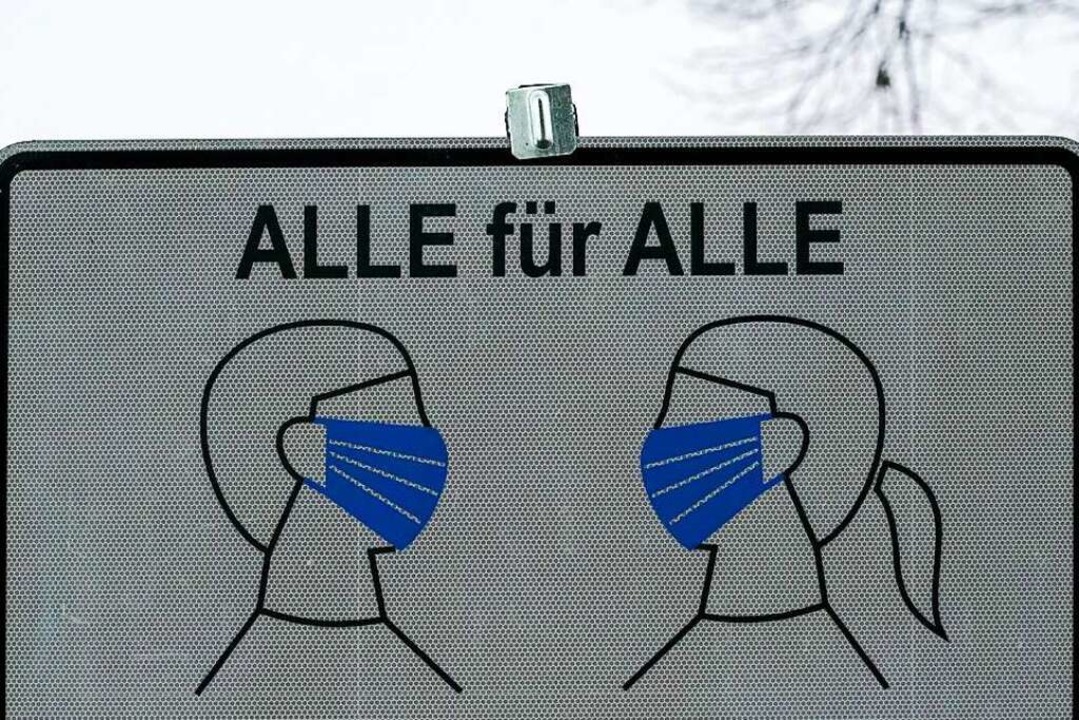 Wo gilt in Rheinfelden die Maskenpflicht?  | Foto: Peter Endig (dpa)