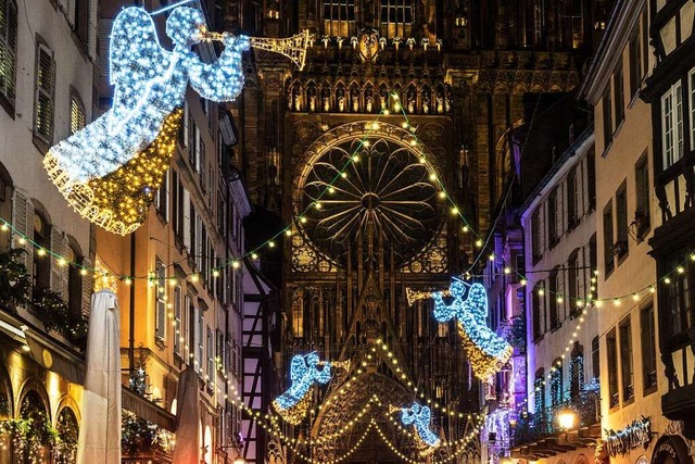 Weihnachtlicher Blick auf Mnsterportal in Straburg  | Foto: teli