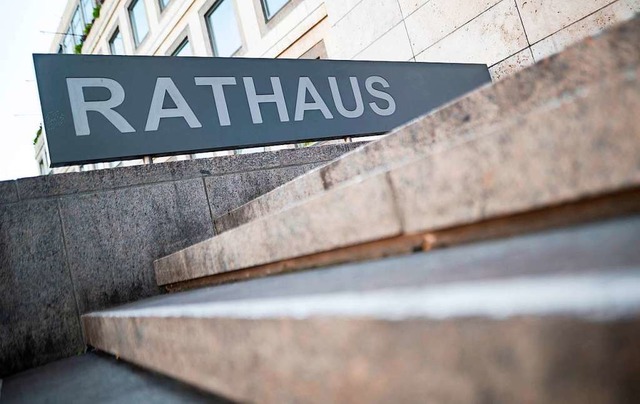 Wer erklimmt die Stufen ins Stuttgarter Rathaus?  | Foto: Edith Geuppert (dpa)