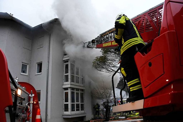 In einem Wohnhaus in der Hachbergstra...ntagnachmittag ein Feuer ausgebrochen.  | Foto: Volker Mnch