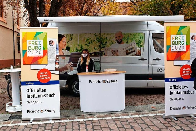 Valentina untersttzt das BZ-Mobil auf dem Rathausplatz in Freiburg.  | Foto: Melanie Sthr