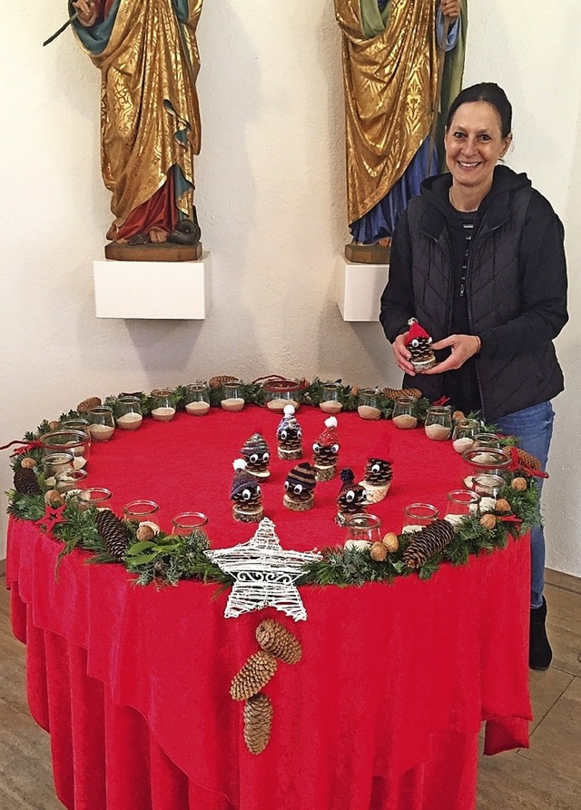 Monika Kohler-Pfaff kmmert sich tglich um den Adventskalender.  | Foto: Ursula Harder
