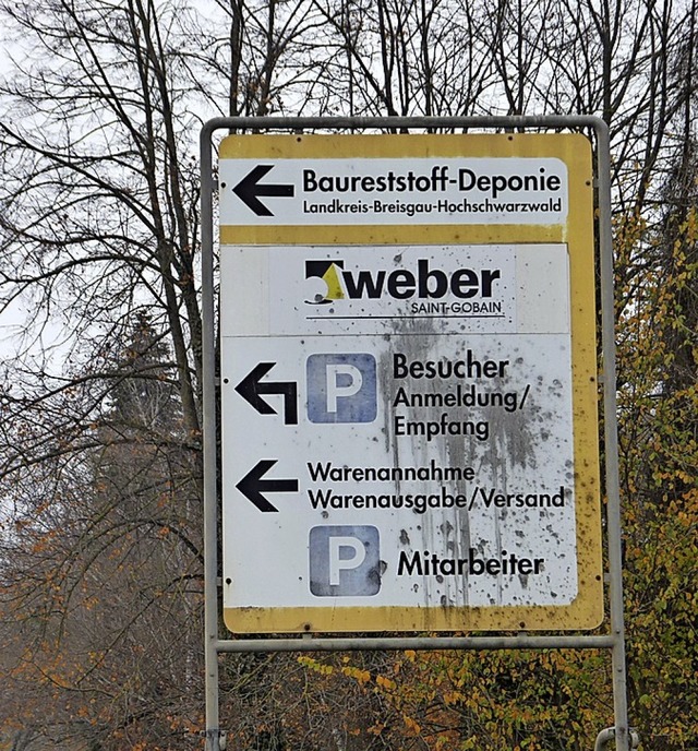 Der Wegweiser zum Merdinger Kalksteinw...geschlossene Baureststoff-Deponie an.   | Foto: Manfred Frietsch