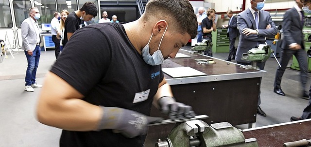 Das gute Geschft der Wehrle-Werk AG s...neue Stellen, auch in der Ausbildung.   | Foto: Georg Vo